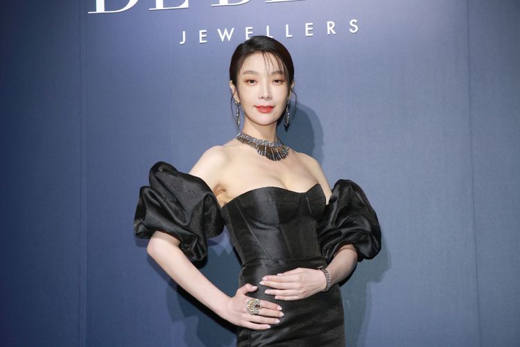 蔡淑臻見The Alchemist of Light高級珠寶，讓她笑稱「要努力賺錢」。朱世閎攝