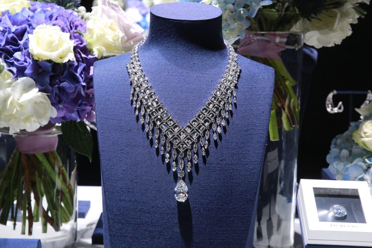 要價約1億9900萬元的Frozen Capture水晶鑽石項鍊是此次來台展出的The Alchemist of Light高級珠寶系列單價最高之作。朱世閎攝