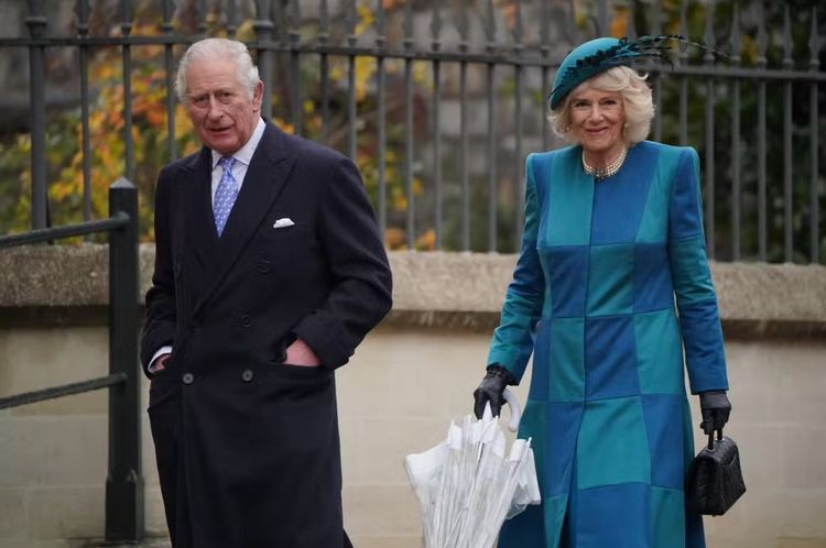 查爾斯繼位為英國國王，卡蜜拉也終於成為王后。美聯社