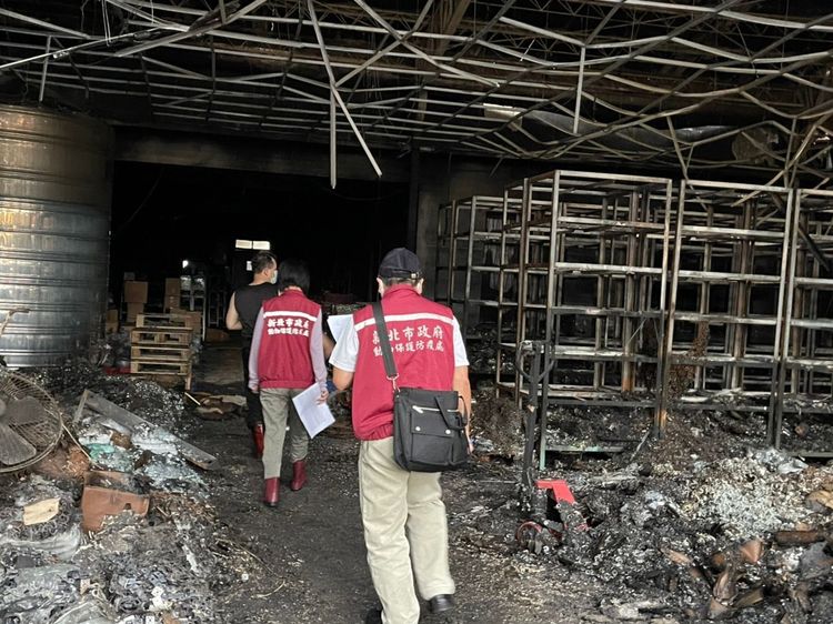 如果沒有發生火警，沒人發現內部藏有非法養殖場。翻攝新北動保處網站