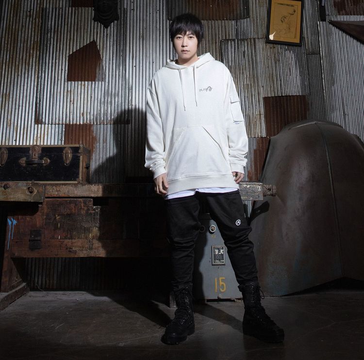 五月天阿信鼓勵大家在日常生活中積極活出自我。STAYREAL提供