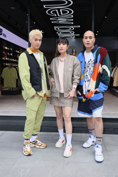 吳思賢（左起）、孫盛希與黃宣的第1雙New Balance鞋款都是父母貢獻的。彭欣偉攝