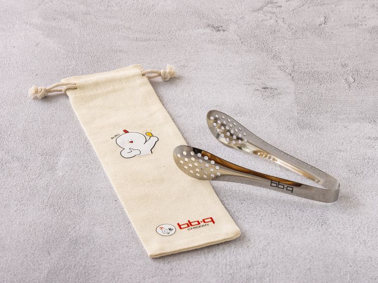 「炸雞就醬夾」組，讓喜愛韓式炸雞的朋友，能擁有個人專屬炸雞夾，享受爽吃炸雞不沾手。業者提供