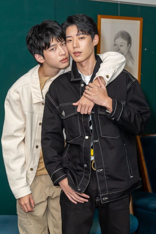 徐碩廷（左）和黃信赫相差6歲。大慕可可、bilibili提供