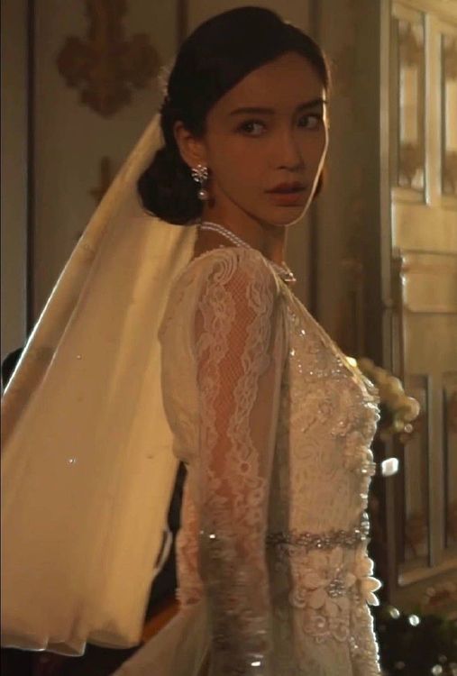 Angelababy新劇化身新娘槍手。翻攝自微博橫店兔