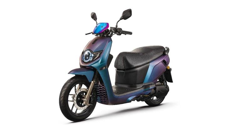 eReady Run魔綠幻紫版則是全品牌旗艦車款，外觀使用特殊色彩塗裝，並搭載多項高規配件。原廠照片