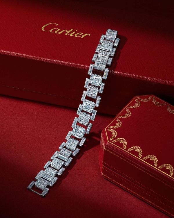 CARTIER鑽石手鍊，估價150萬至250萬港幣。翻攝christiesasia IG