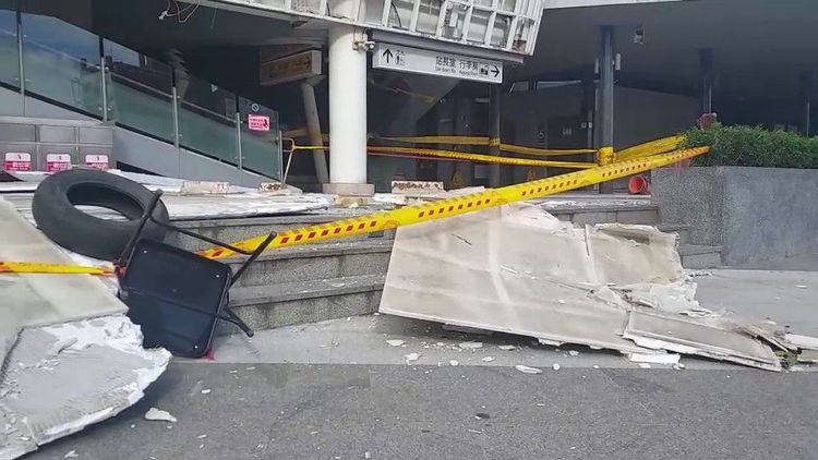 外牆坍陷。民眾提供