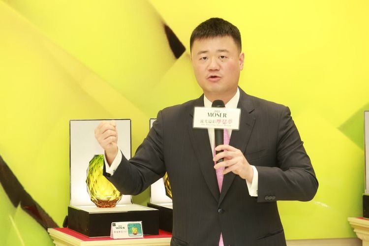 引進摩瑟水晶的國裕生活執行董事欒慎寰認為頂級客層消費力受疫情影響有限。朱世閎攝