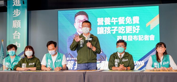 蔡其昌對自己提供的《百公里捷運計畫》深具信心，對藍營批他搞「龜速輕軌」取代山海環線不客氣反嗆「你們連龜都沒有！」蔡其昌競總提供