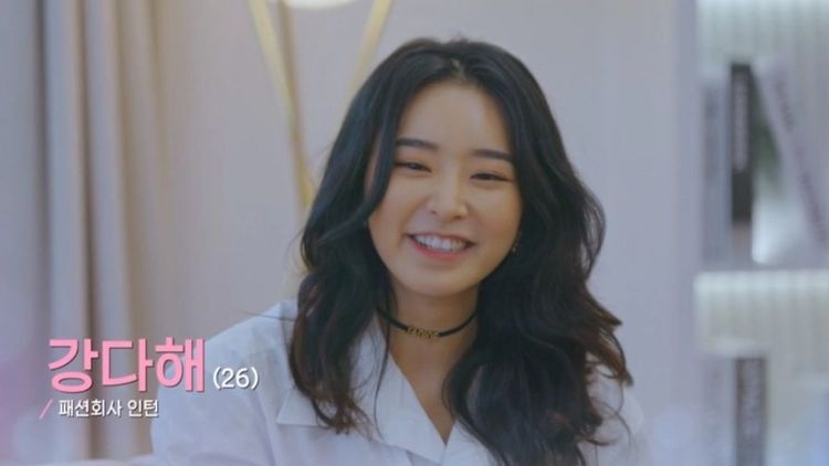 姜多海在《粉紅謊言》的謊言是隱瞞自己是超級富家女。翻攝 disney+