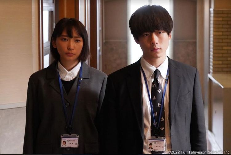 坂口健太郎(左)、杏聯手在《競爭的維護者》打擊不法企業。friDay影音提供