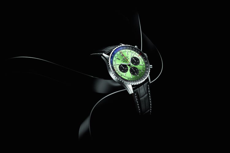 Navitimer 43薄荷綠色面盤計時碼錶皮革錶帶款，27萬2000元。品牌提供