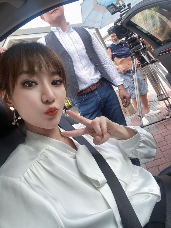 羅巧倫地震當下正好收工，開車遇強震先停在路邊觀察。民視提供