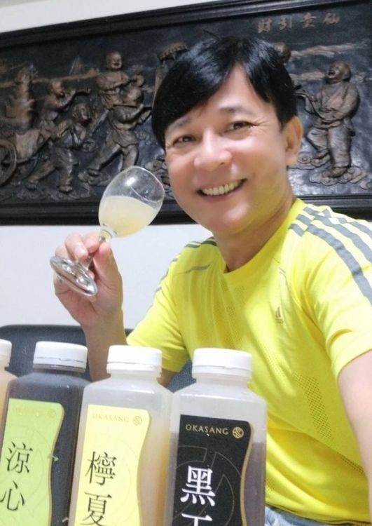 胡鴻達愛喝木耳。民視提供