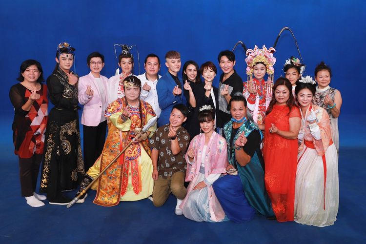 《台灣傳奇》演員群合體拍照。民視提供