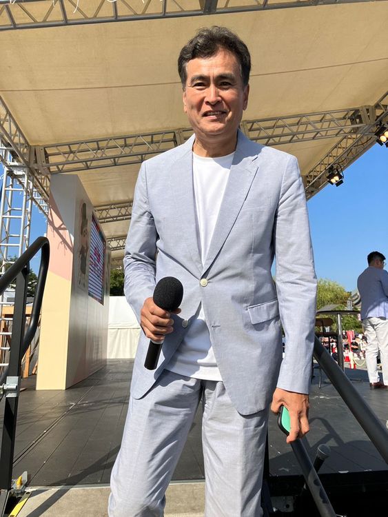 日本名主持人石原良純。取自推特AAB秋田朝日放送🌟開局30周年