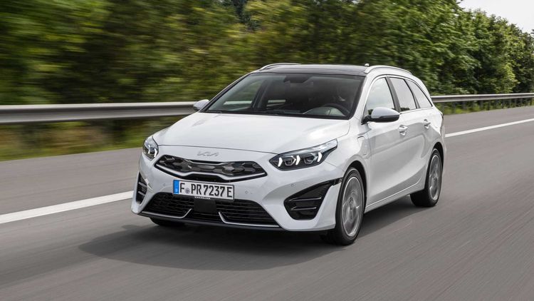 Kia小改款Ceed Sportswagon車頭將招牌的Tiger Nose水箱罩設計更新，兩側的LED頭燈組則導入了三眼式日行燈暨方向燈規格。原廠照片