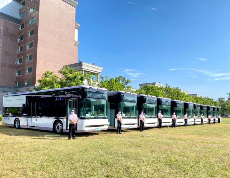 鴻海Model T電動巴士，目前已陸續在國內上路運營，民眾可近身感受本土電動車的製造實力。原廠提供