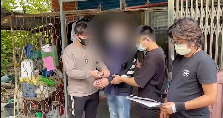 警方前往花蓮拘提在逃的李姓男子到案。讀者提供