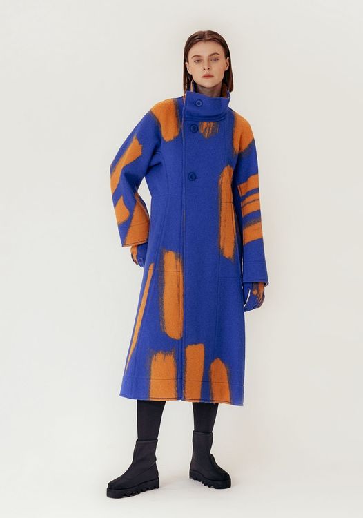 斑斕毛織高領開釦大衣，8萬300元。品牌提供