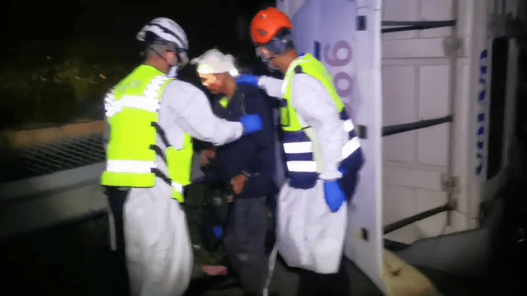 櫃車游姓駕駛頂部撕裂傷。民眾提供