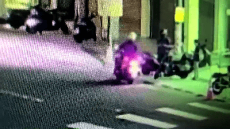 機車改裝排氣管聲響很大，吸引警方上前盤查。警方提供