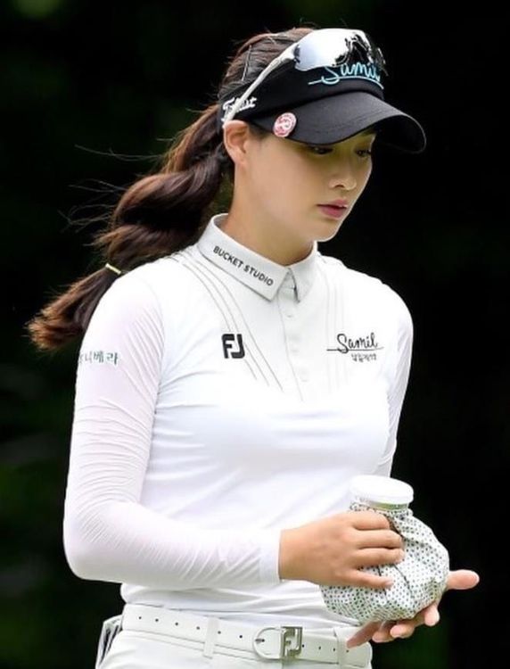 疑似是小三的高爾夫球選手朴潔。翻攝naver