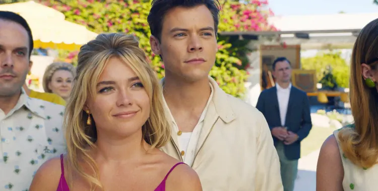 男偶像哈利（右）主演《別擔心親愛的》，並與導演奧莉薇亞擦出愛火。