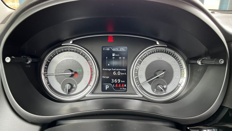 LCD資訊整合儀表可顯示多項行車資訊。陳志淵攝