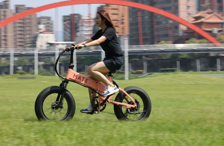 越野地形並沒有想像中好騎。翁玉信攝