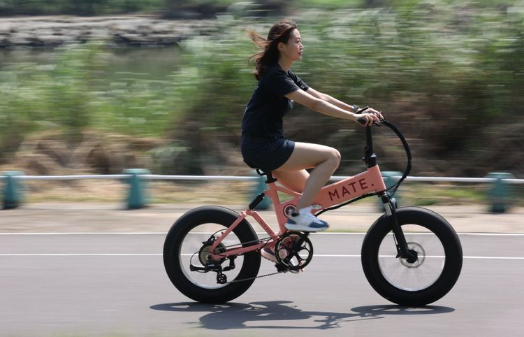 實際上路感受相當輕快卻又穩定。翁玉信攝