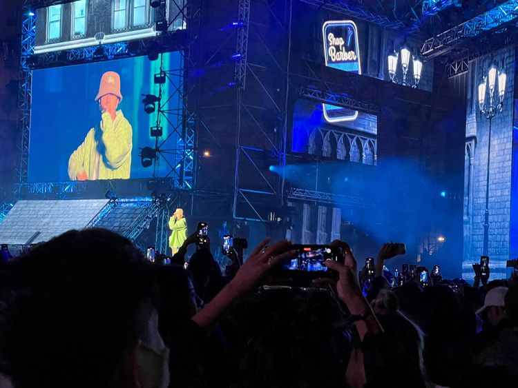 pH-1一出場，全場粉絲拿起手機狂拍。讀者提供