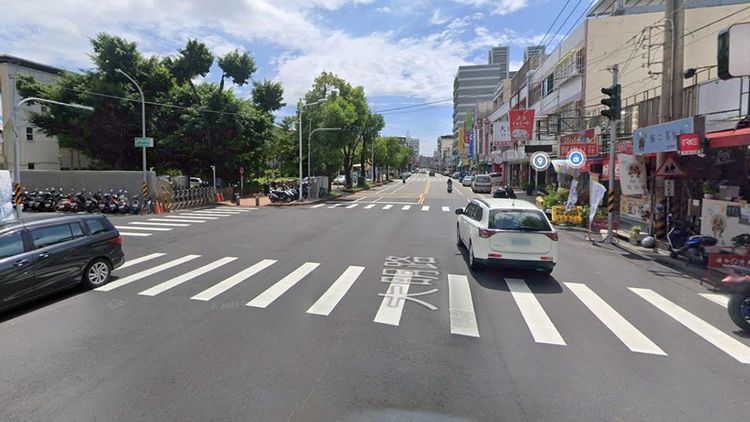 三寶違停的T字路口。翻攝自Google地圖