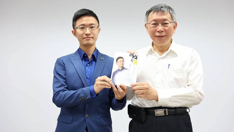 侯漢廷與台北市長柯文哲。翻攝自侯漢廷臉書