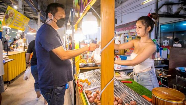 里約塔擺攤。翻攝自《naewna》