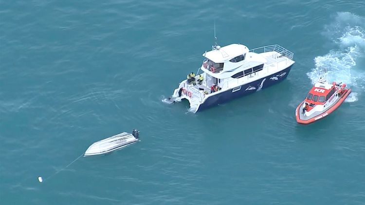 紐西蘭警方到場救援。美聯社