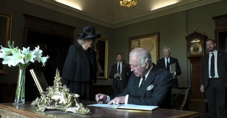 查理三世簽名使用的筆，後來發現漏水。路透社