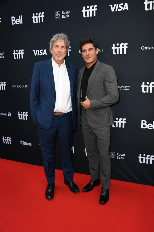 柴克（右）與《幸福綠皮書》導演彼得法拉利合作新片。Apple TV+提供