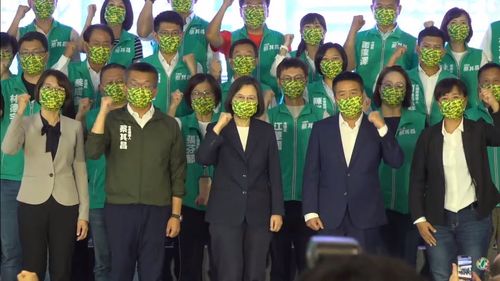 民進黨行動中常會移師蔡其昌競選總部 蔡英文誓言「翻轉中台灣」