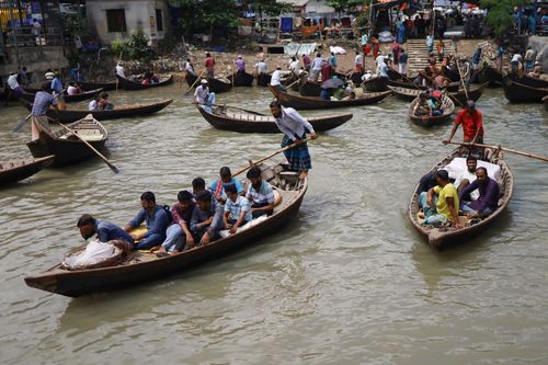 孟加拉渡船超載沉沒 至少24死、30人失蹤