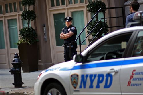 紐約警車失控衝撞人群 釀10人傷