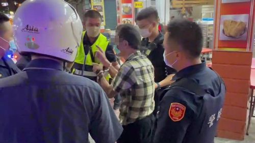 豆漿店的誘惑!高雄詐欺通緝犯停車買晚餐 警察查車牌直接逮捕