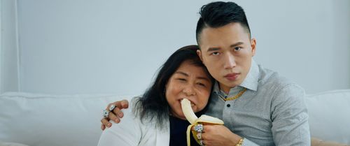 「珠寶商歌手」砸百萬投資只回收32元?! MV赫見爭議物品