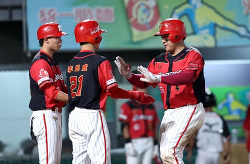 李凱威打1棒味全4連勝 吉力吉撈開轟賞統一4連敗