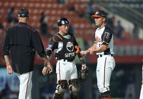 先發投手同局抽筋退場 富邦逆轉3連勝