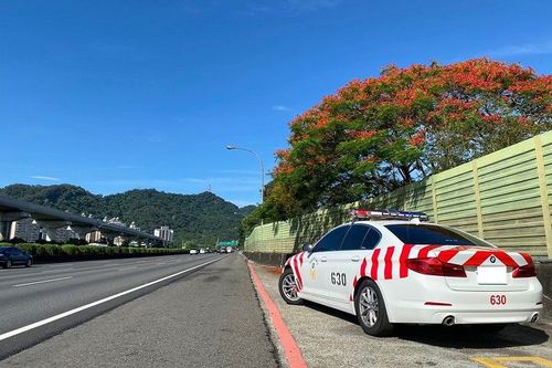 國道外側車道開82km被開單 原因讓他氣喊搶錢!網揪疑點:前車路隊長?