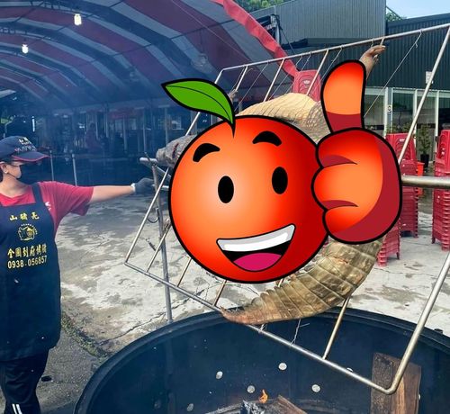 中秋烤這個才威!整隻架上爐讓眾人超驚「鱷」 現場饕客:Q彈不錯吃