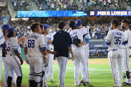 羅力引退賽　丘總：一點點不完美造就完美