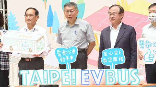 桃園八德羽球館震塌!挨譏「新竹棒球場」翻版 柯P酸:不是不報時候未到